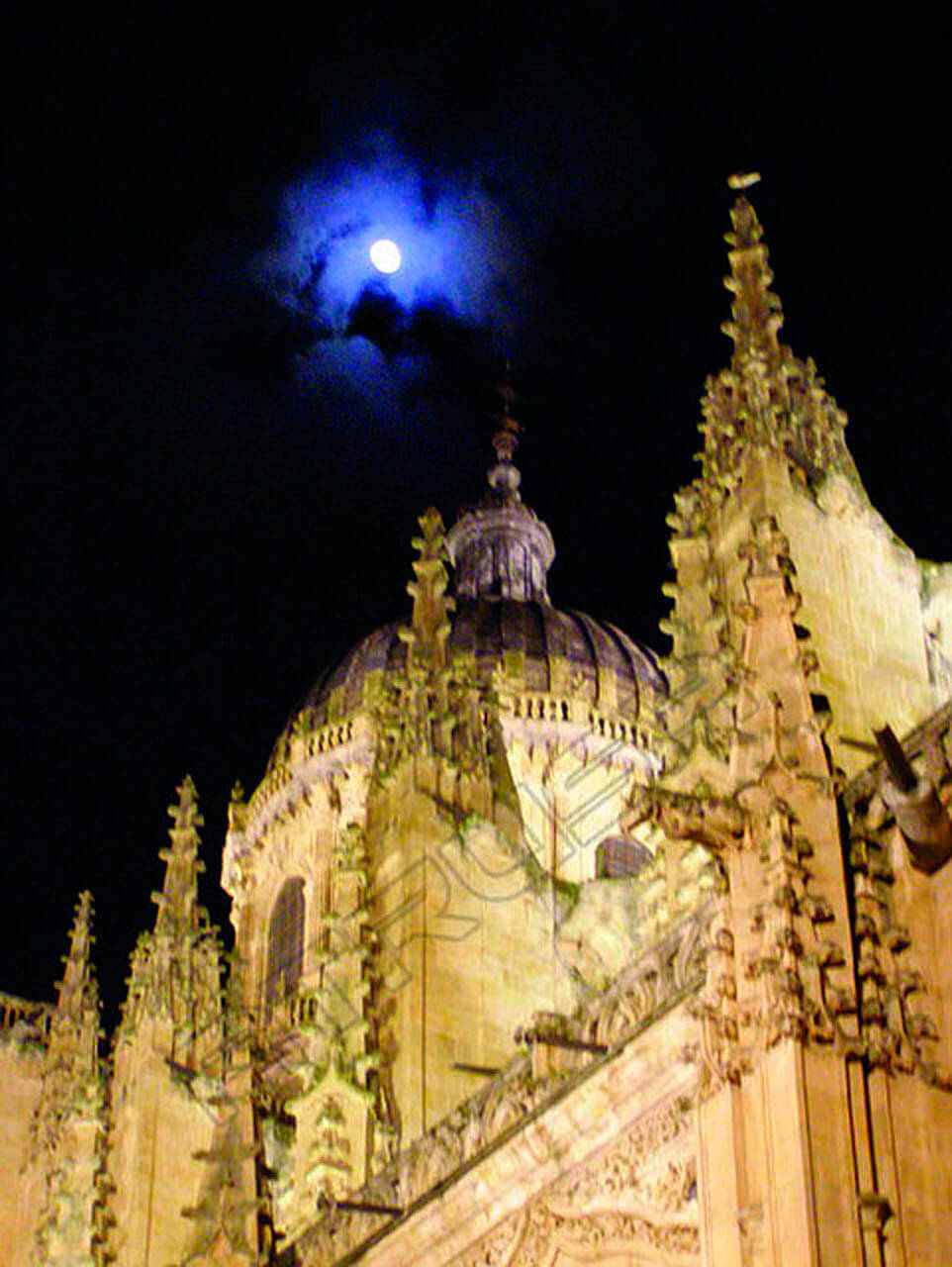 Fotografía Catedral Nueva de Salamanca con Luna